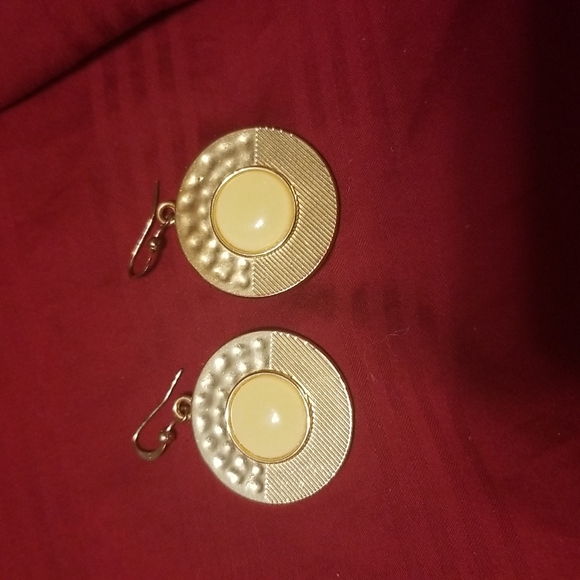 Gold and yellow circle earrings. - Picture 2 of 3